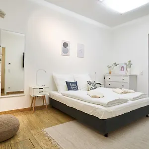 Apartament Global Living - Design I Center I Balcony I Smart-tv I Kitchen I, Drezno